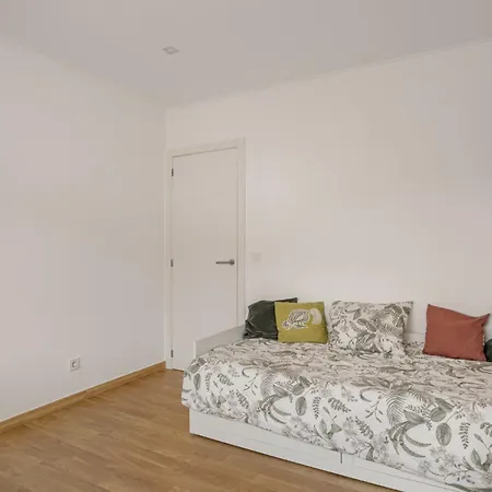 Lägenhet Cozy 3bed In Almada