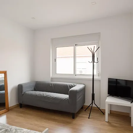 Lägenhet Cozy 3bed In Almada