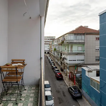 Lägenhet Cozy 3bed In Almada